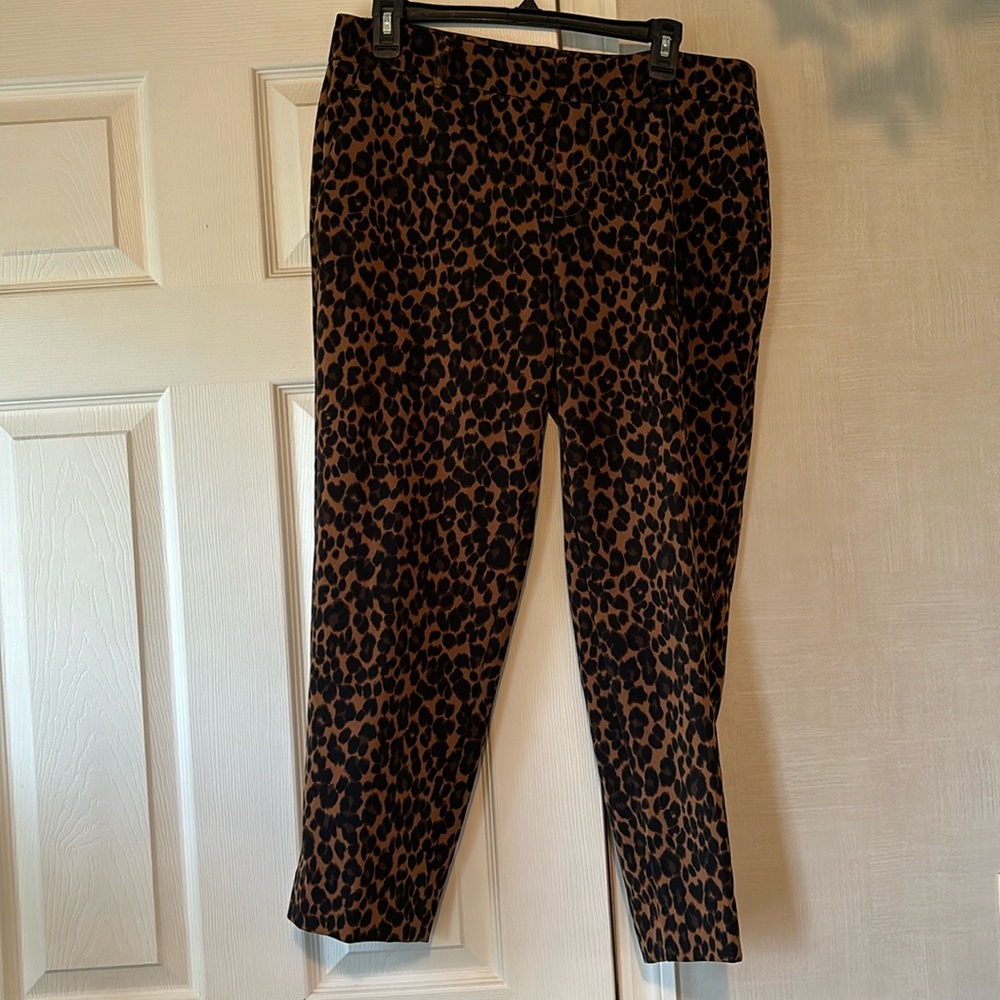 Ladies leopard ankle pants